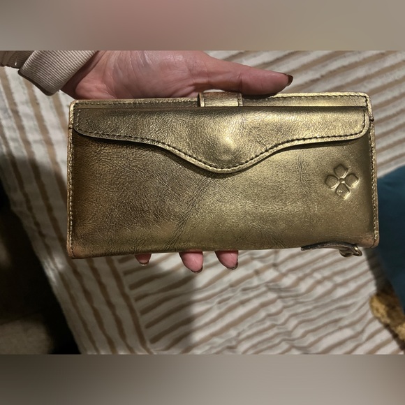 Patricia Nash Metallic Gold Leather wallet- full size w removable card holder - Picture 2 of 9